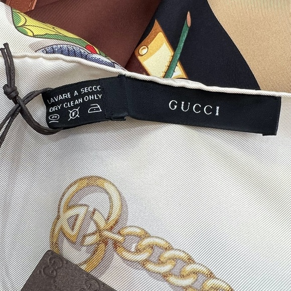 VINTAGE GUCCI ICONIC LOGO FLORAL BUTTERFLY PRINT SILK SCARF - NWT - Picture 9 of 12